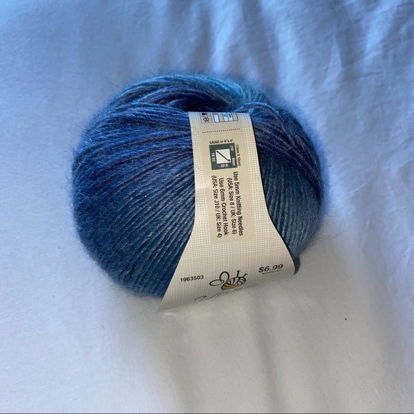 Blue/purple yarn - Picture 2 of 3